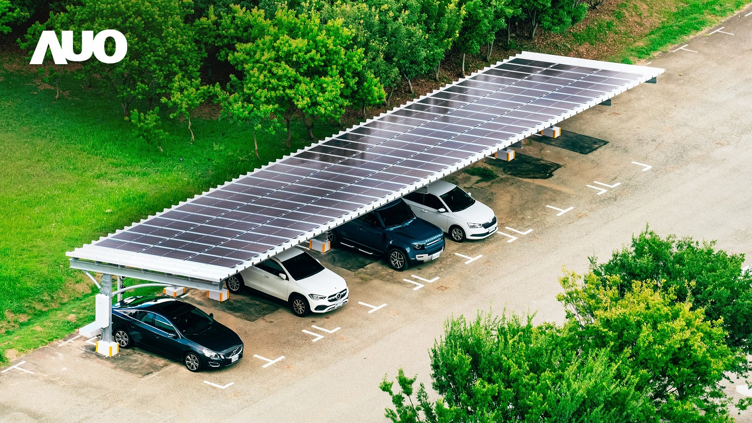 60net&rsquo;s SunSteel, the building-integrated PV metal roof is lightweight and can be installed quickly, which boosts an increase of 15% in power generation efficiency. It has also been certified by IEC and VPC with the performance in safety, leakage prevention, and weather resistance.