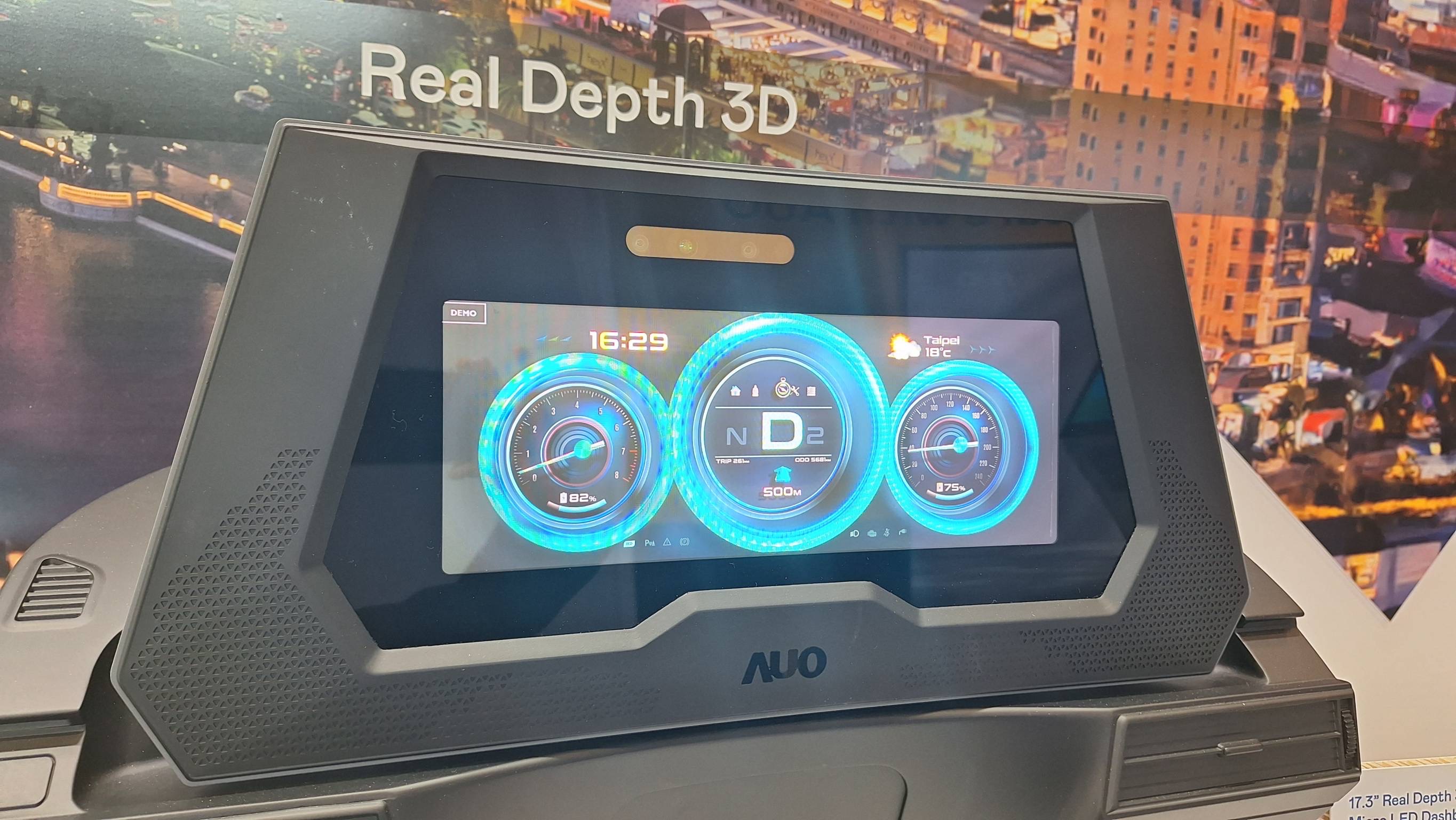 ���ָ�60net�ġ�����3D Micro LED�Ǳ��塹��Micro LED��LCD�������ϳ�17.3����ʾ�����������˾��޵�3DЧ����ͬʱ�߱�DMS��ʶϵͳ��������ʻ��Ϊ�����а�ȫԤ����