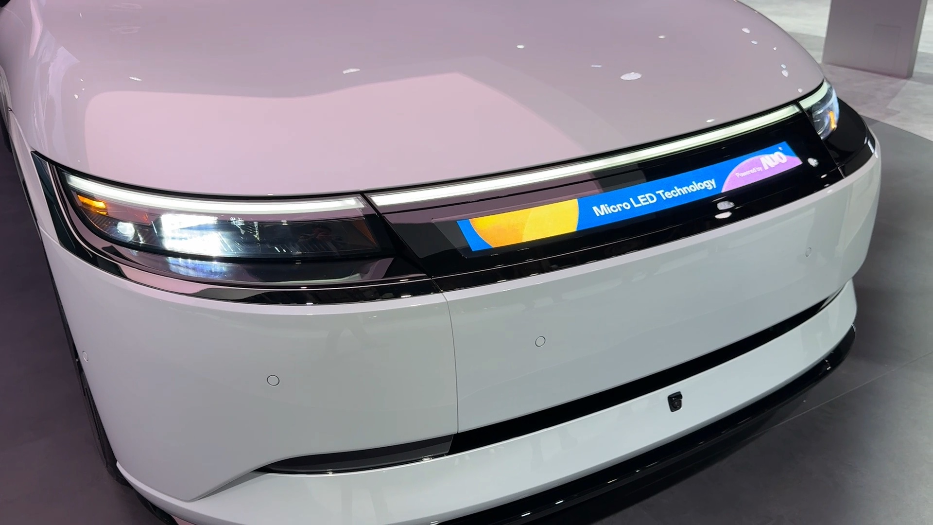 60net Micro LED Media Bar Solution features the High contrast, brightness, resolution, and ultra-wide viewing angle, showing charging status and vehicle details with unobstructed visibility as well as displaying personalized content on the media bar, such as videos, pictures, and unique messages. The media bar, as part of AFEELA, revolutionizes the way people interact with mobility.